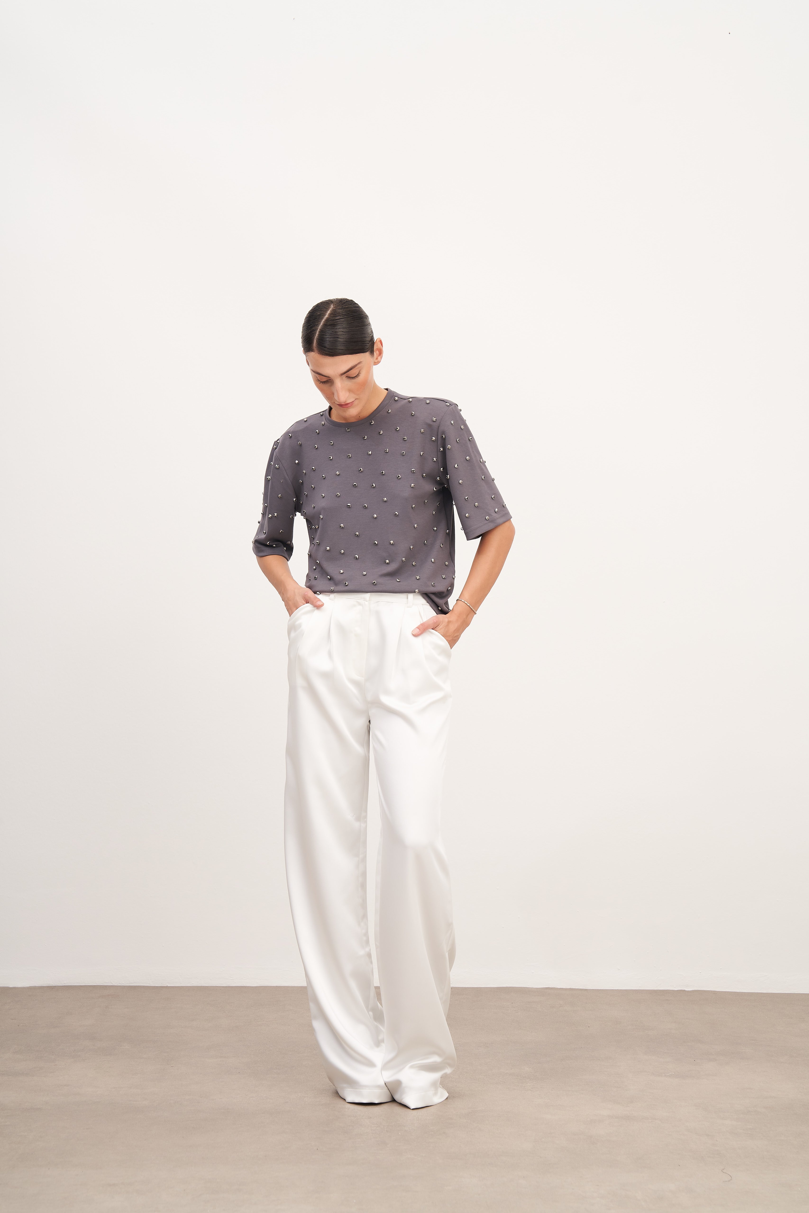 Füme Taş İşlemeli Vatkalı Yarım Kollu Tişört