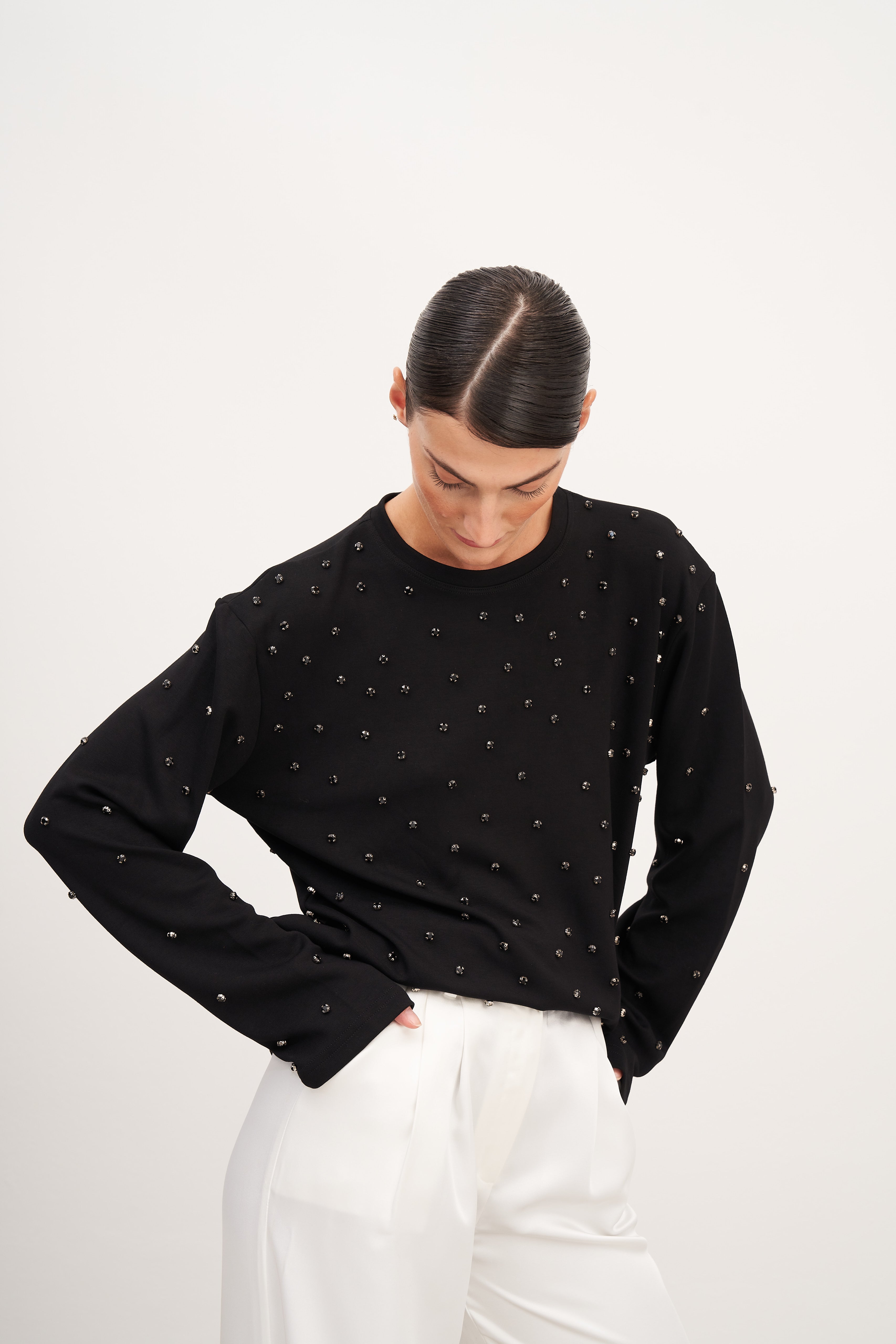 Siyah Taş işlemeli Vatkalı Uzun Kollu Tişört