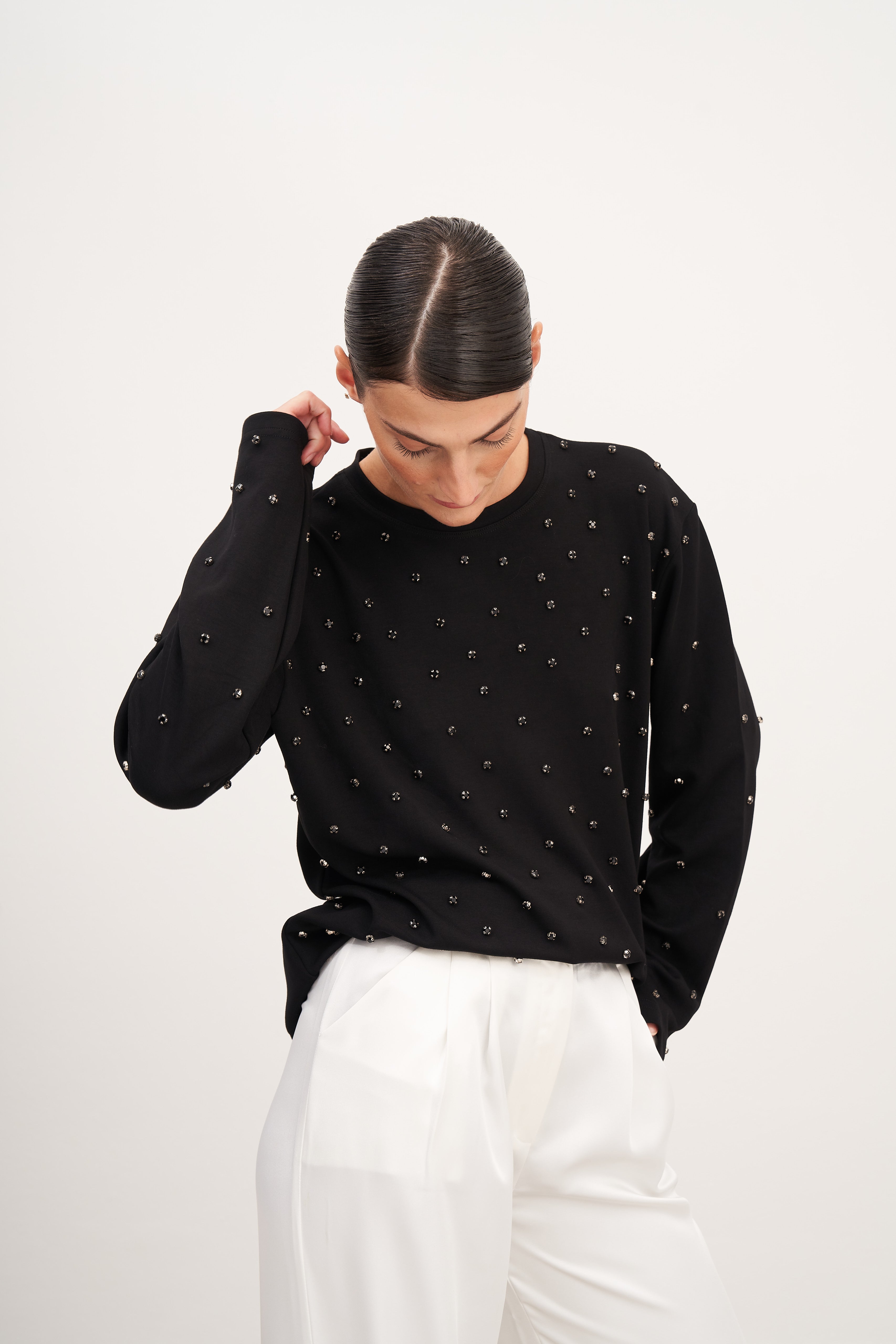 Siyah Taş işlemeli Vatkalı Uzun Kollu Tişört