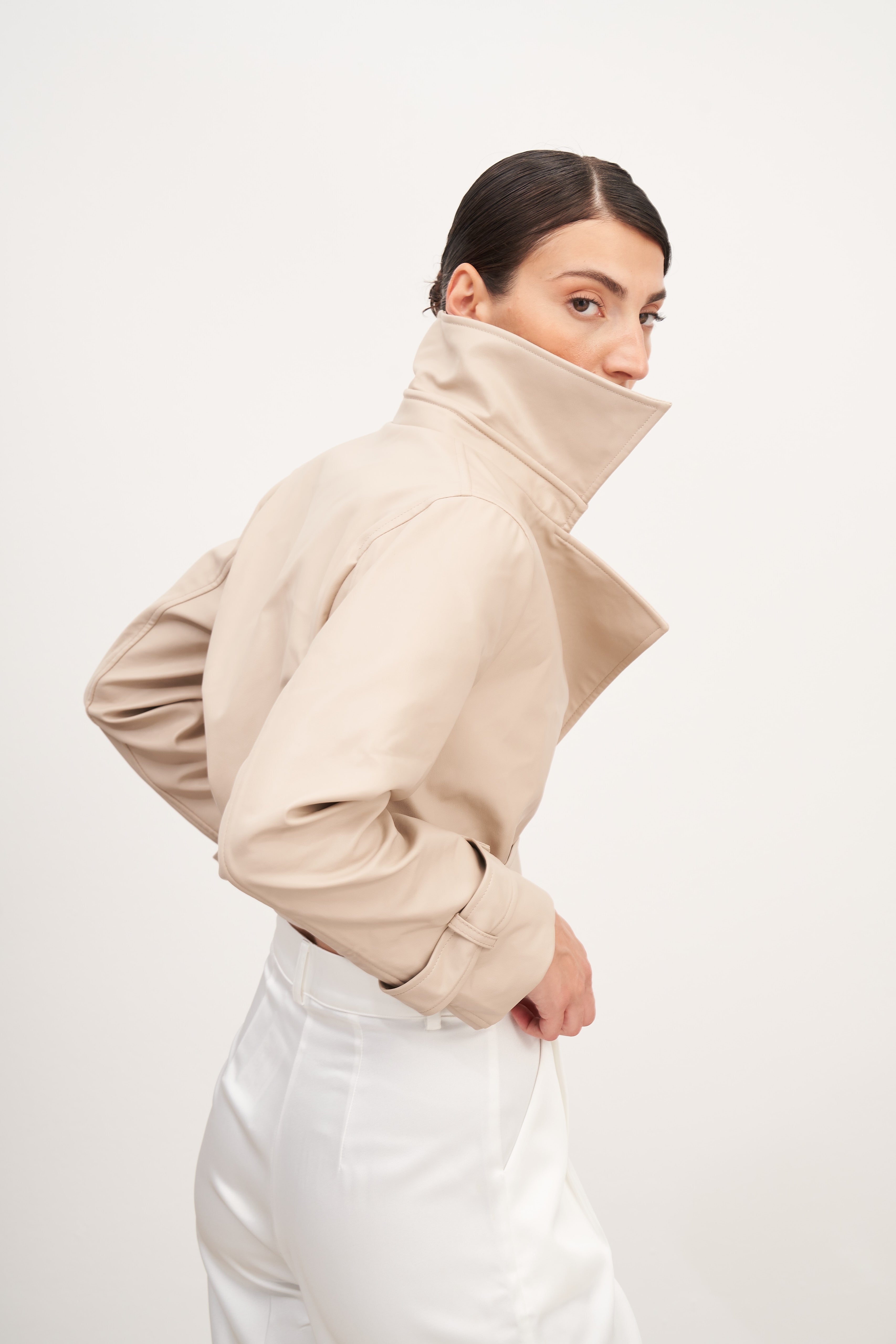 Bej Kemerli Deri Ceket