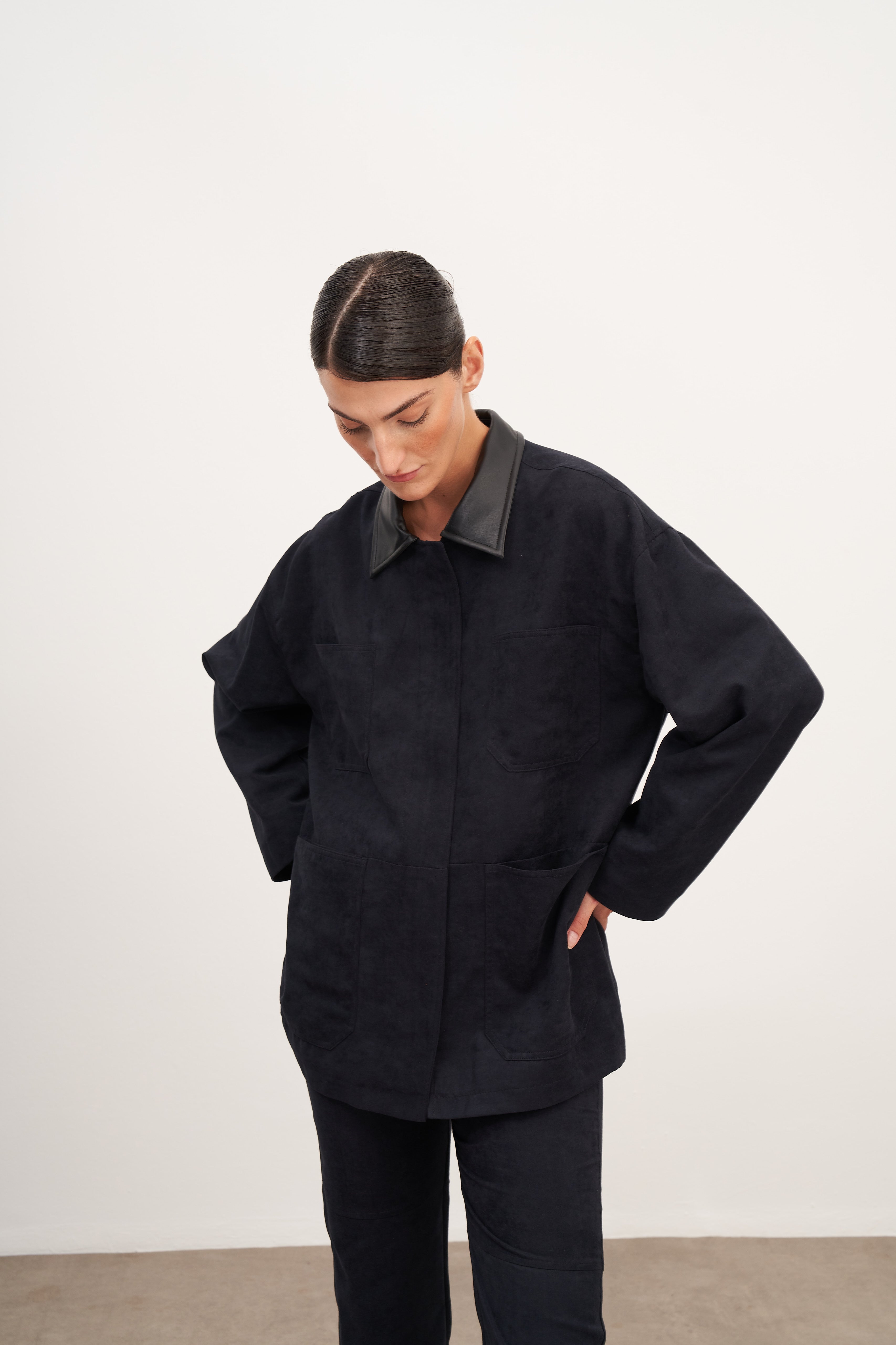 Lacivert Süet Deri ve Cep Detaylı Ceket