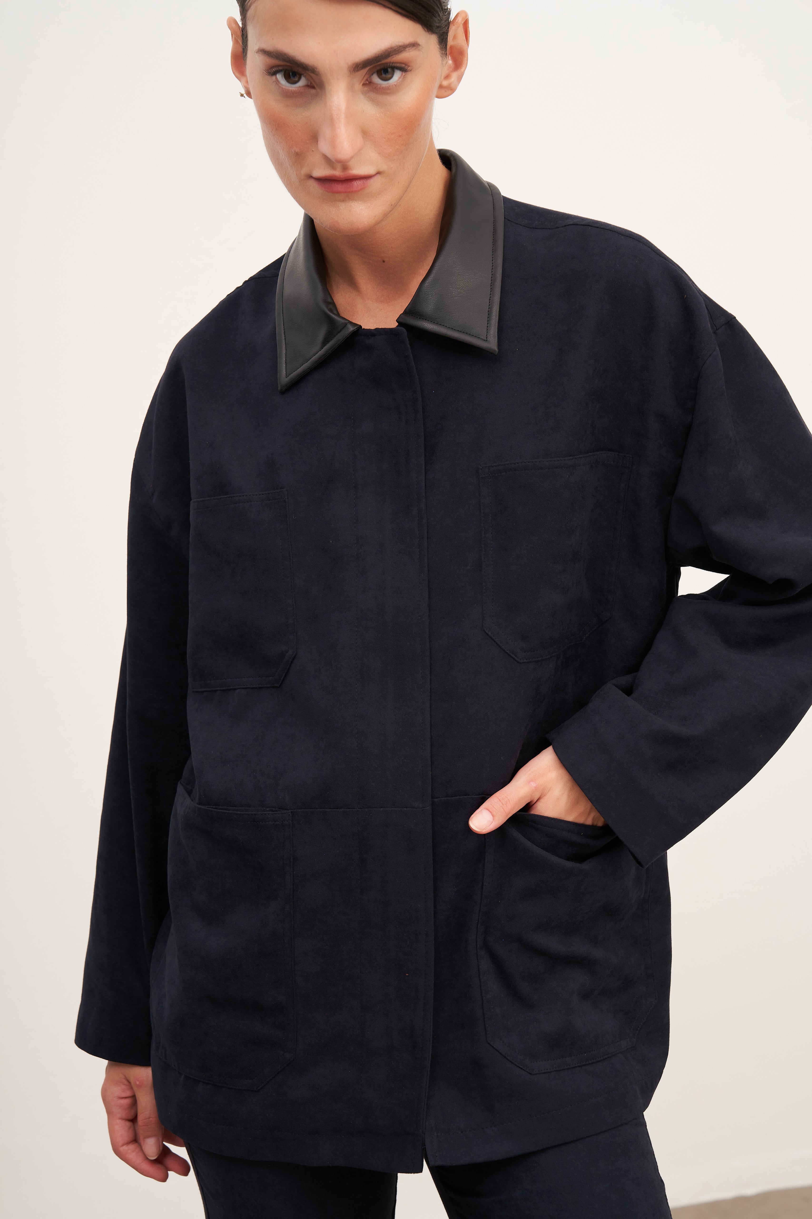 Lacivert Süet Deri ve Cep Detaylı Ceket