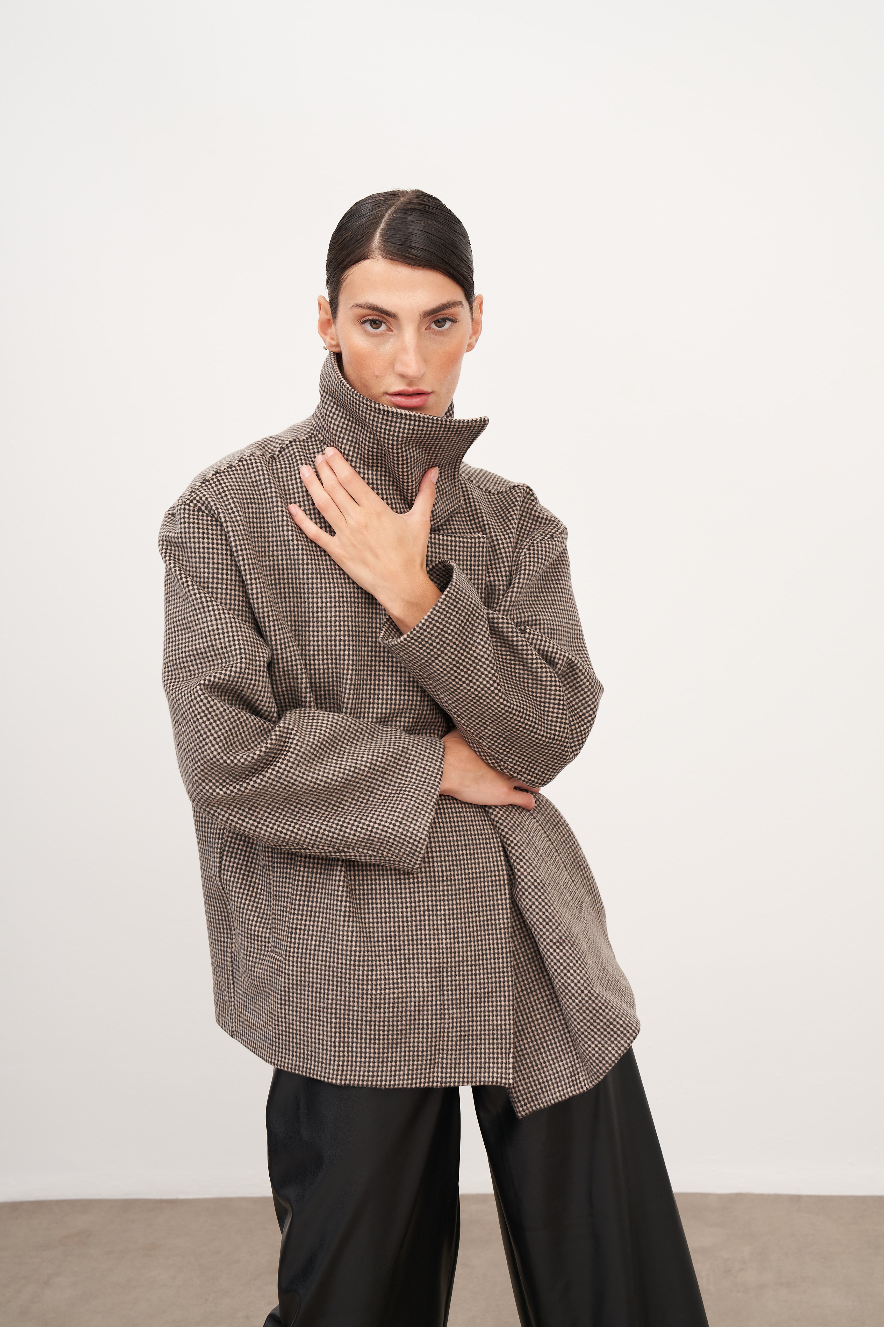 Ekoseli Yüksek Yaka Kaşe Kaban