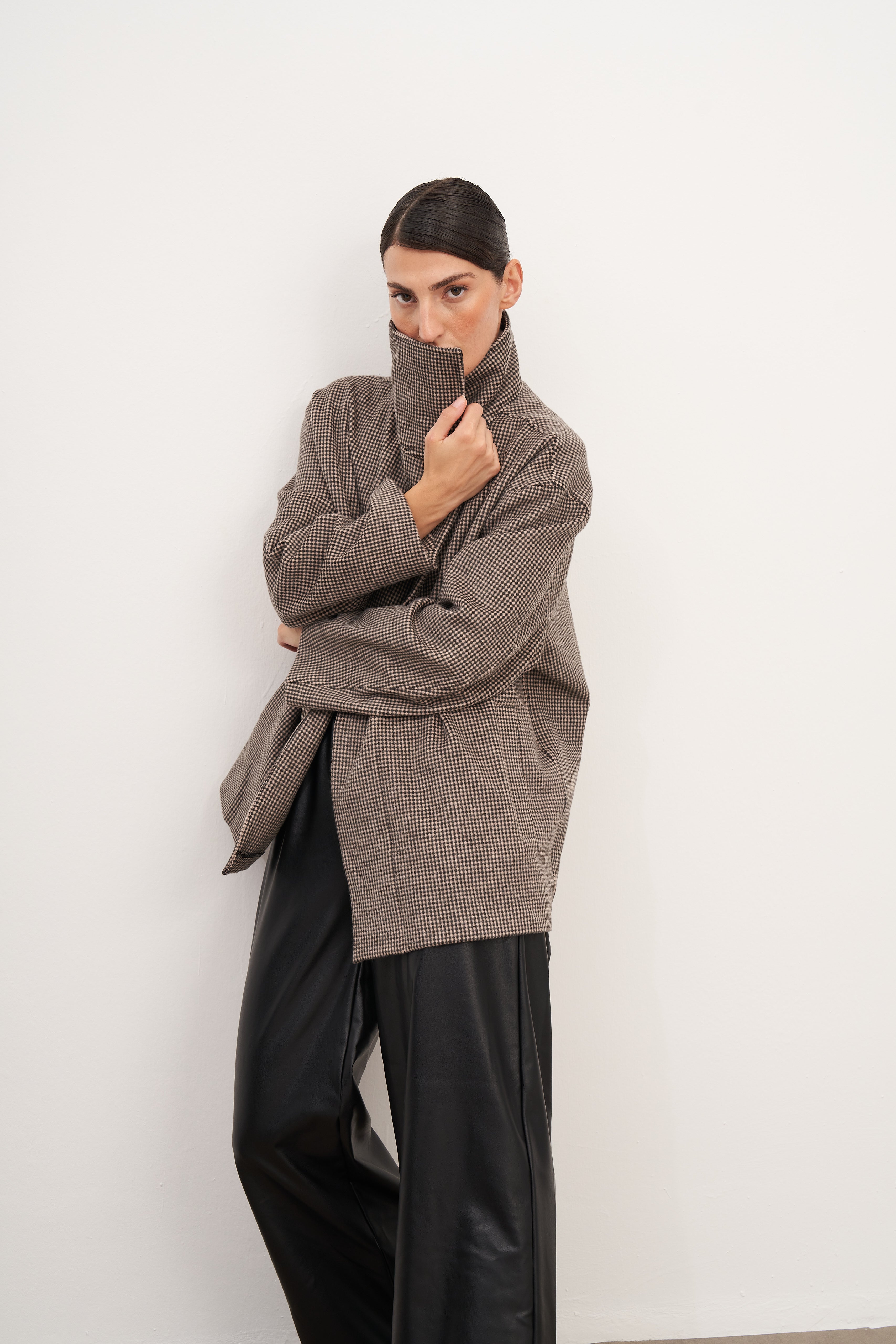 Ekoseli Yüksek Yaka Kaşe Kaban