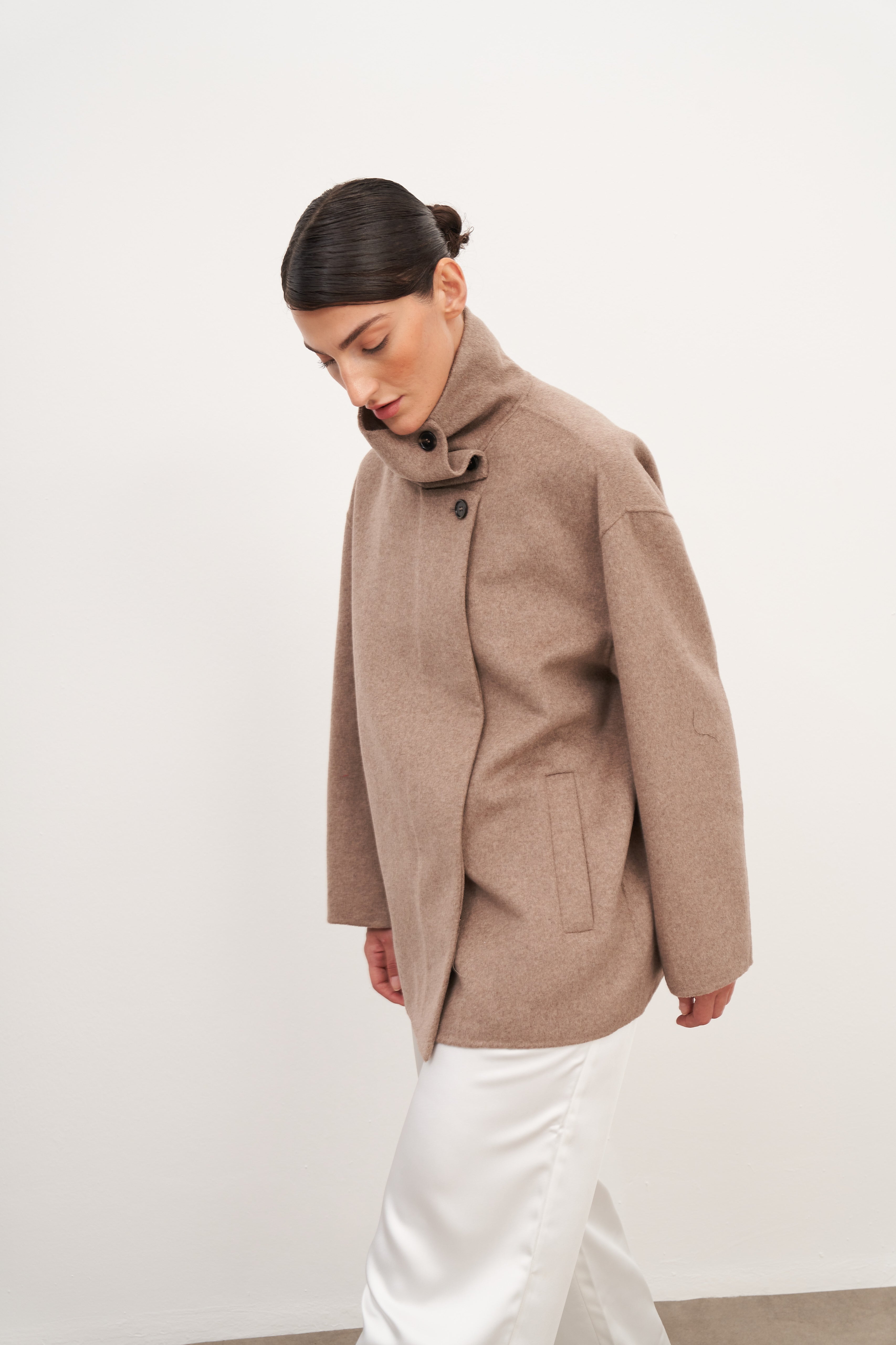 Bej Yüksek Yaka Kaşe Kaban