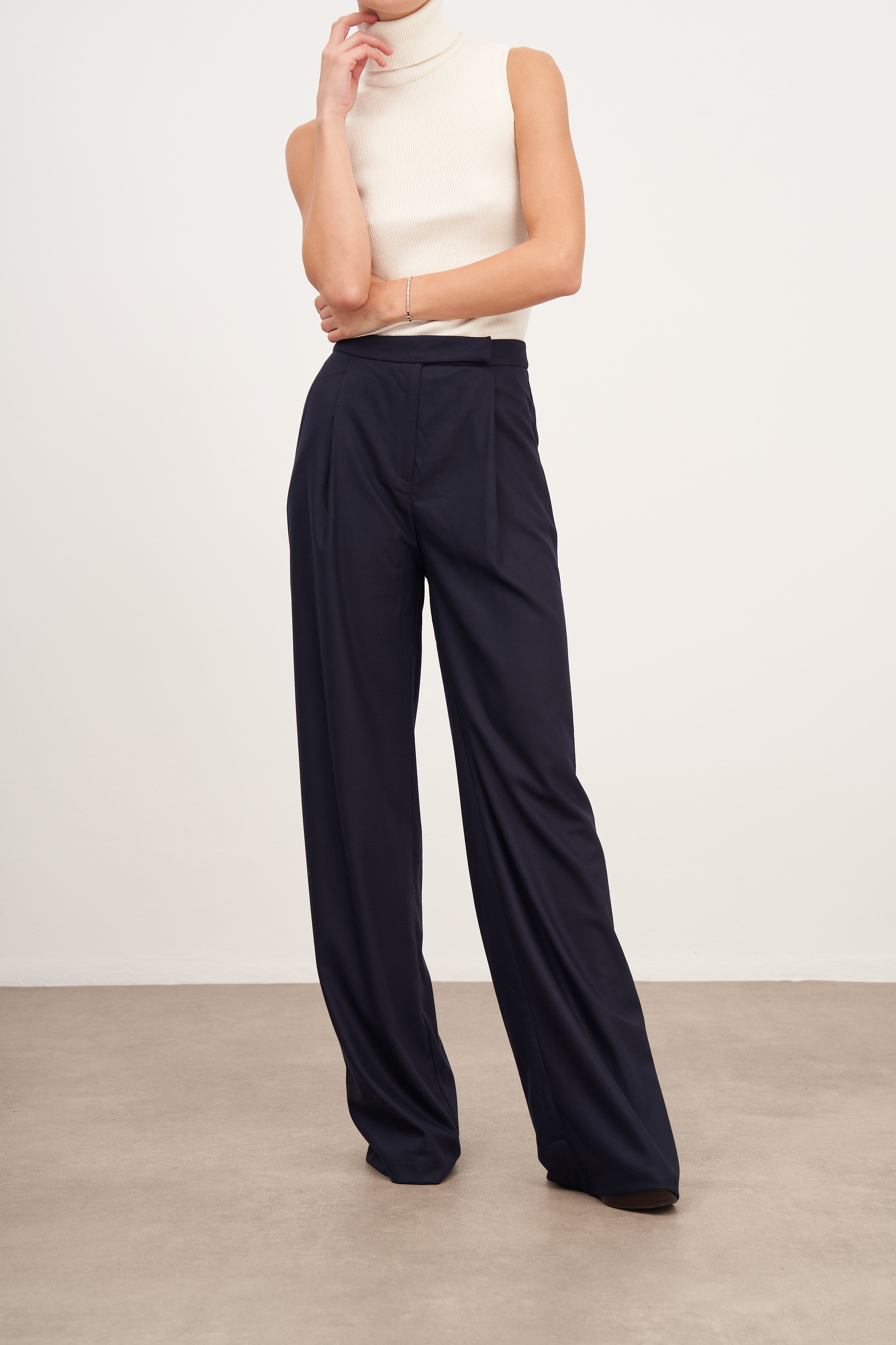 Pileli ve Yün Görünümlü Geniş Paça Pantolon