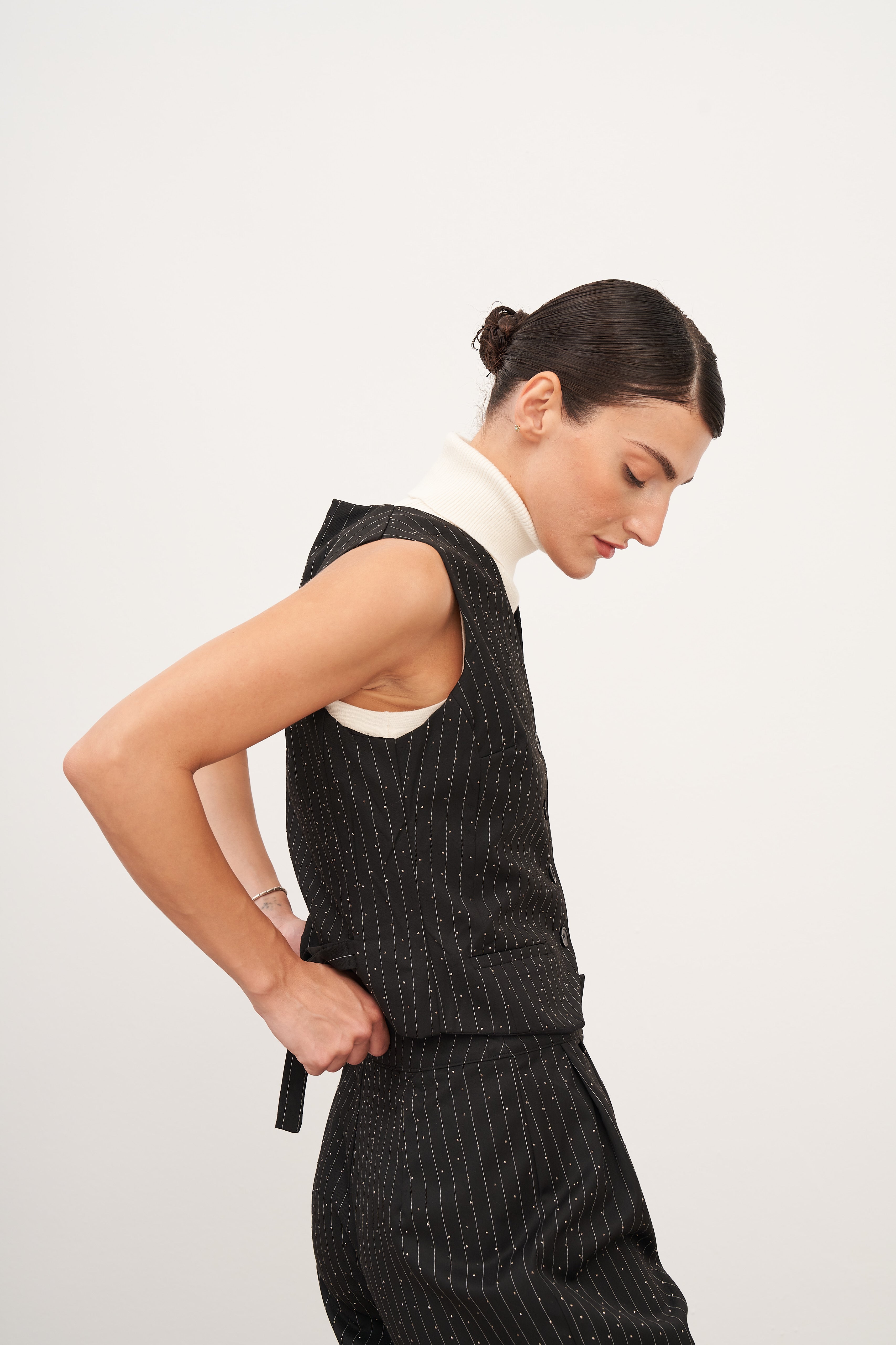 Siyah Düğme Detaylı Hotfix Yelek