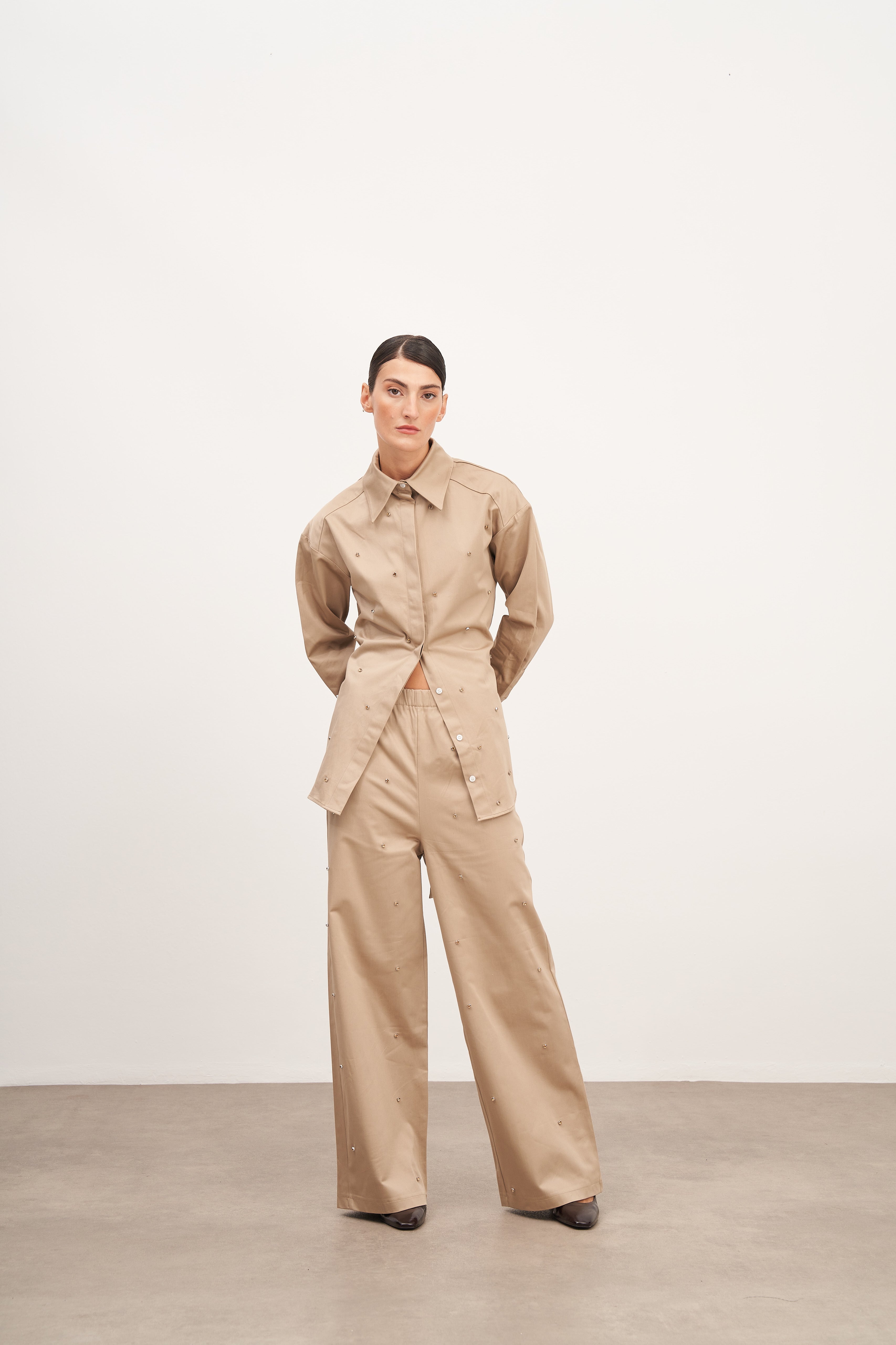 Bej Taş İşlemeli Rahat Pantolon