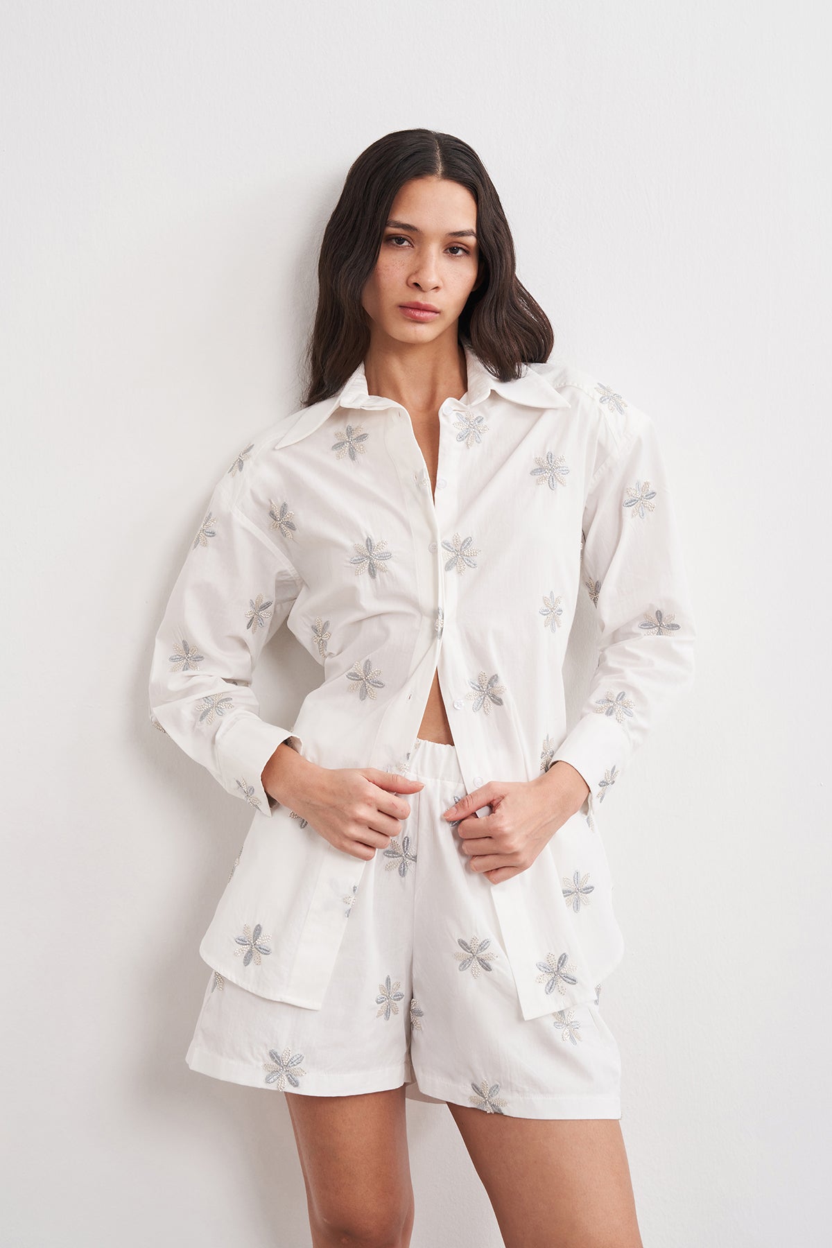 Boncuk ve Nakış Detaylı Bağlamalı Vatkalı Gömlek