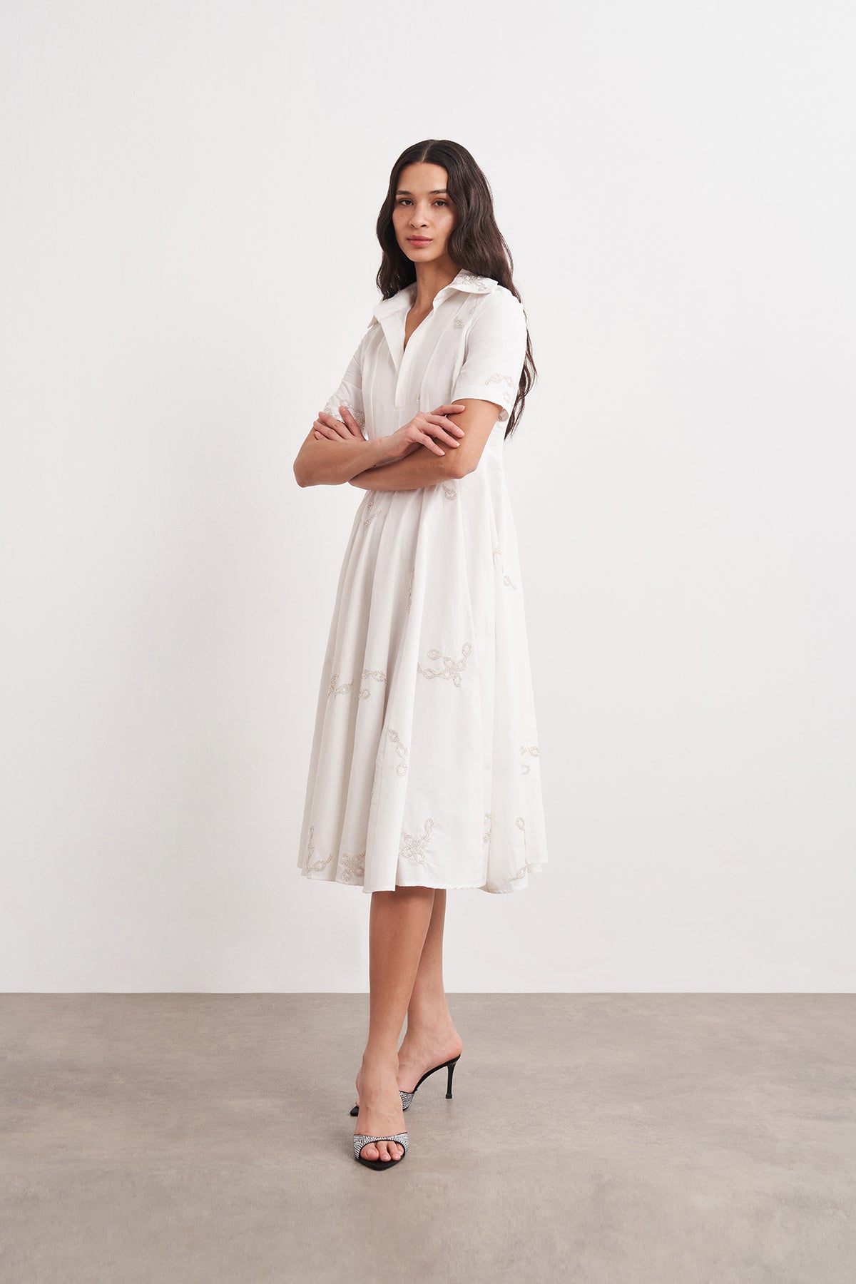 Boncuk İşlemeli  Volanlı Midi Elbise