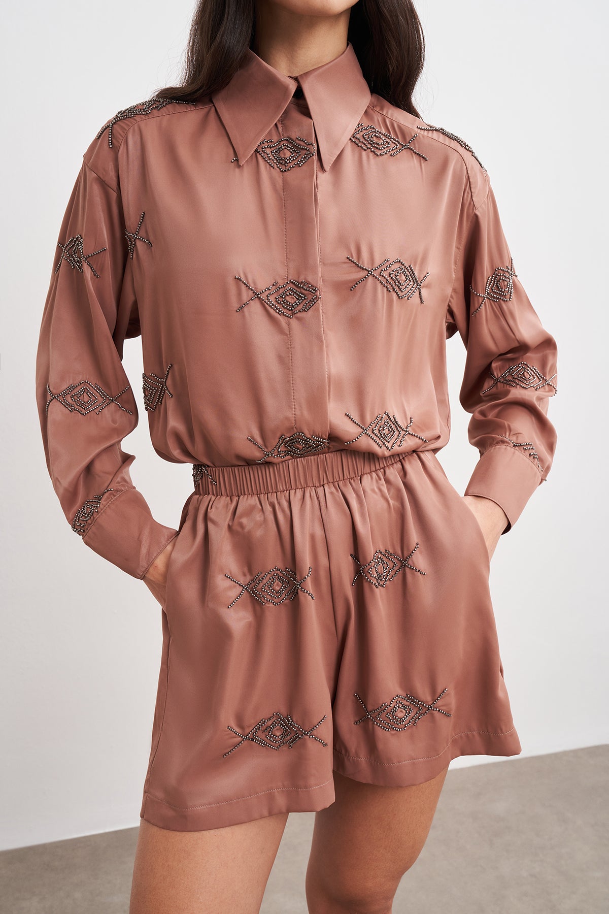 Boncuk İşlemeli Beli Lastikli Rahat Şort