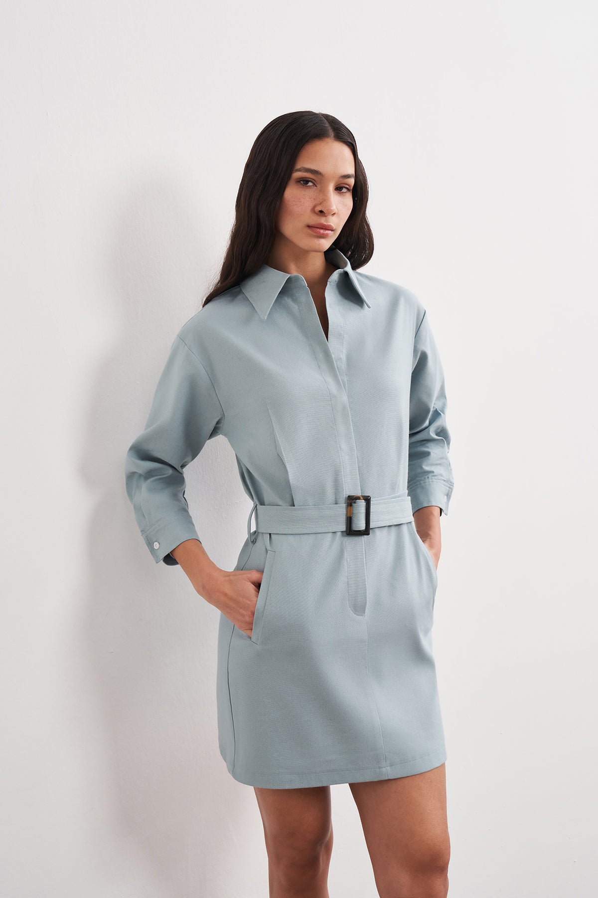 Cepli ve Kemerli Gömlek Yaka Mini Keten Elbise
