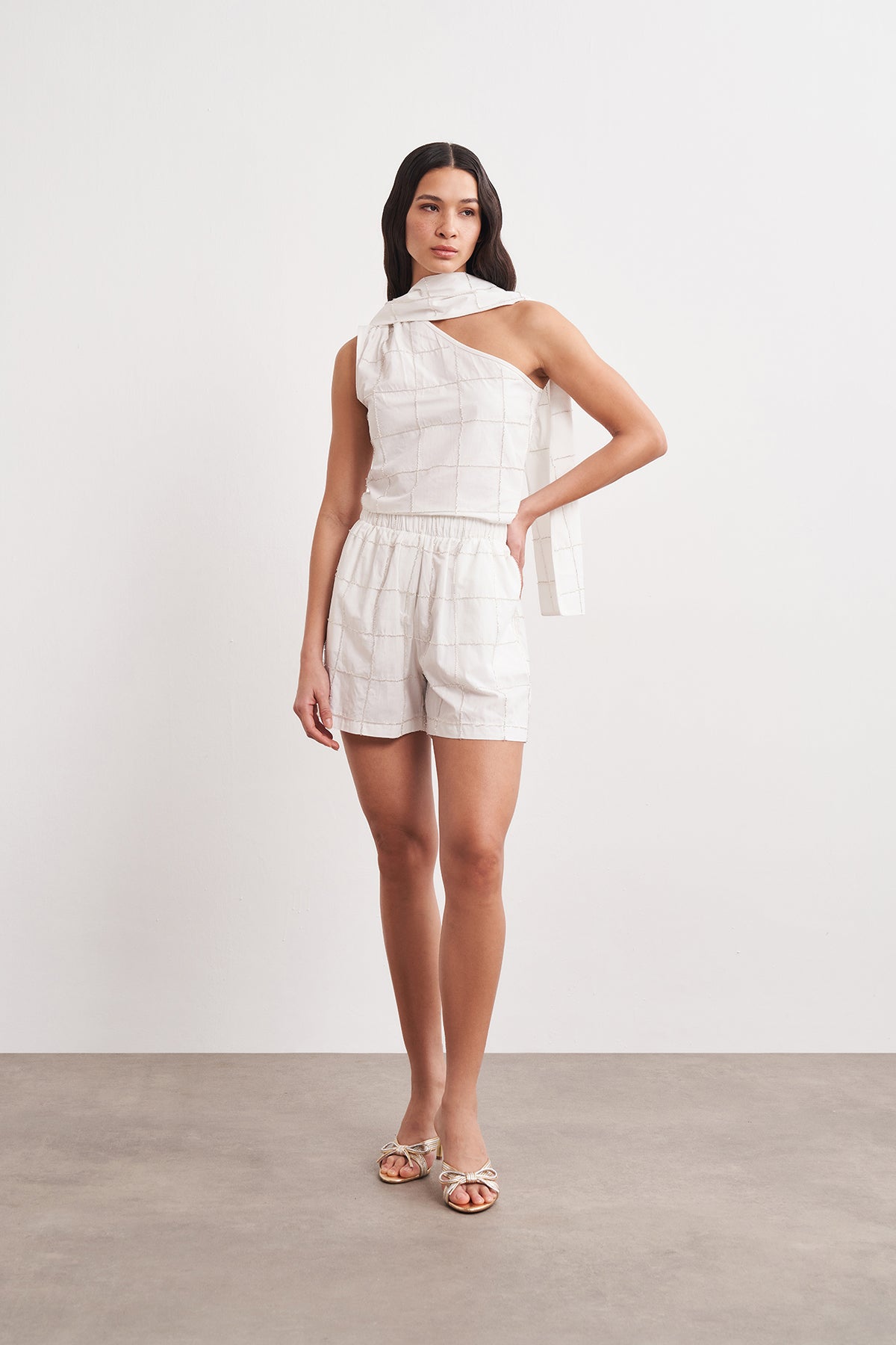 Boncuk İşlemeli Boyun Atkılı Tek Kol Bluz