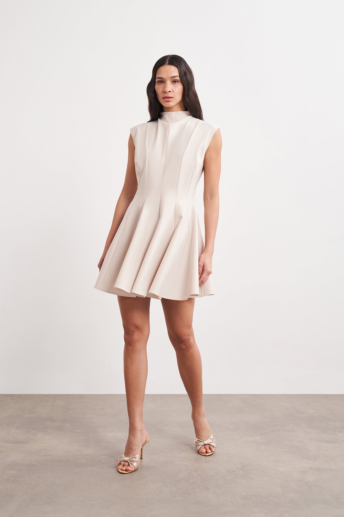 Volanlı Boğaz Detaylı Mini Elbise