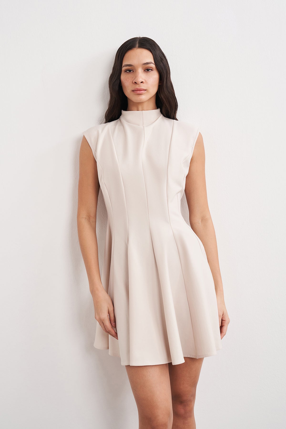 Volanlı Boğaz Detaylı Mini Elbise