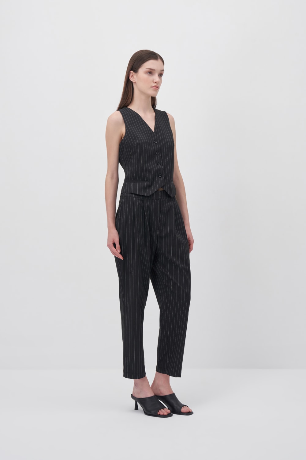 Black Double Pleated Carrot Cut Trousers